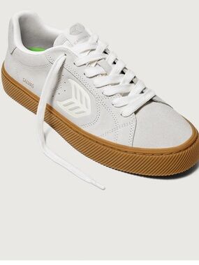 Carbon38 Salvas Suede White Suede Low-Top Sneaker with Gum Sole Size W5.5/M 4